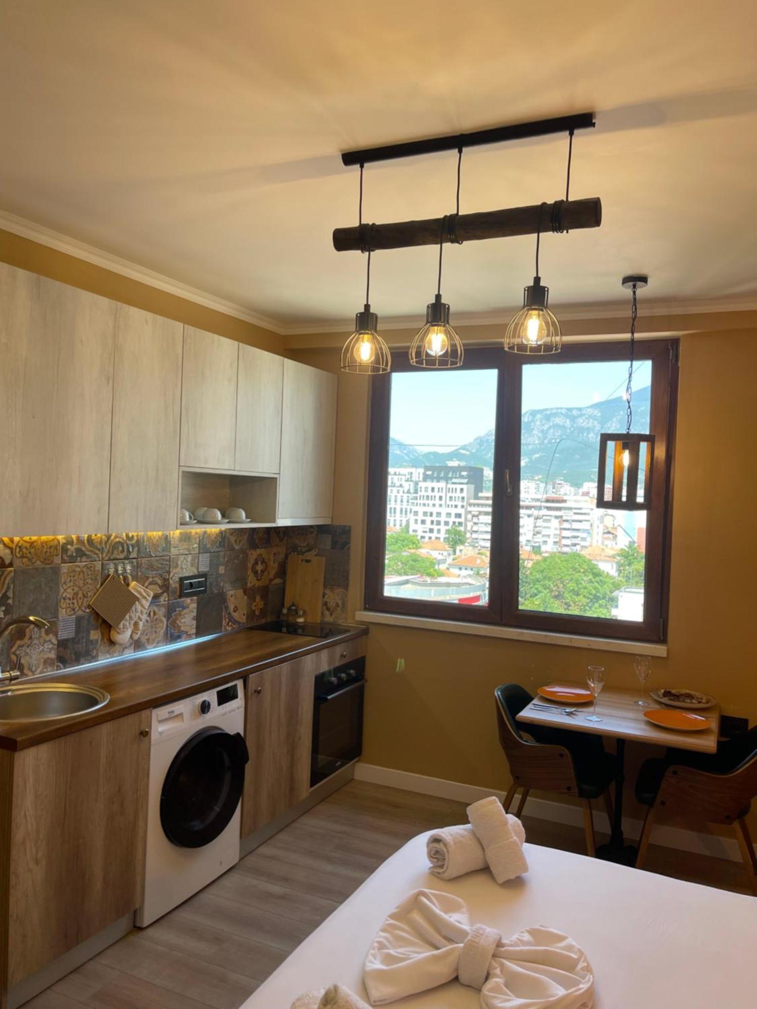 Modern Skyline Studios- Elegant In New Bazaar Appartamento